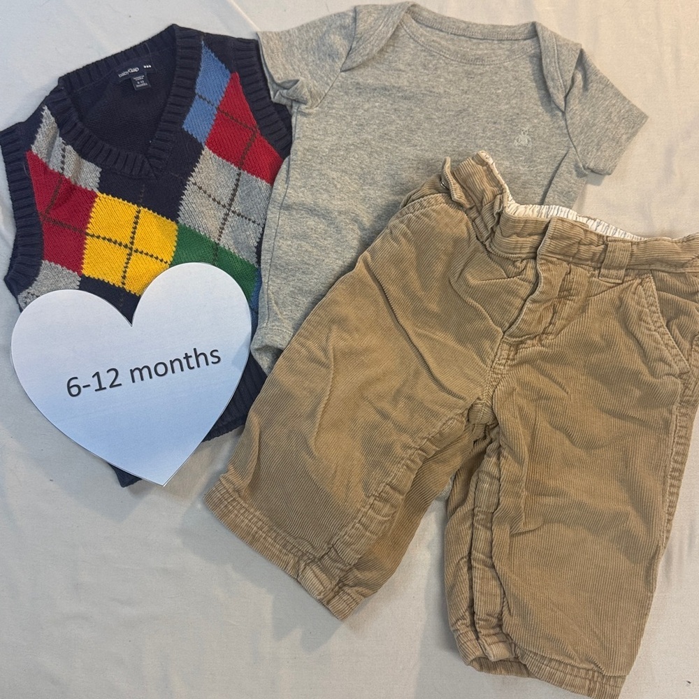 GAP - 3 piece outfit. Size 3-6 months.
